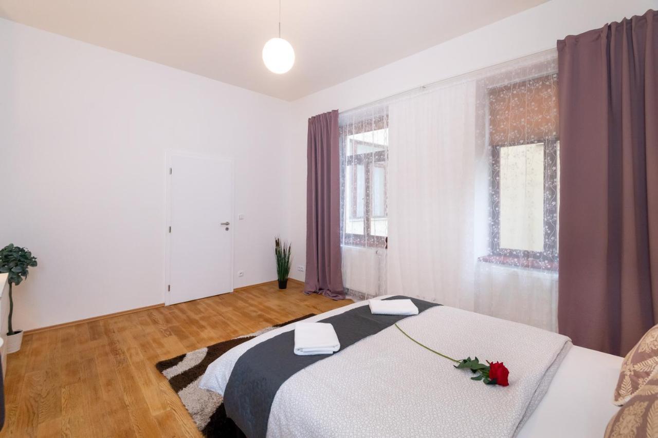 Luxury Apartment In The Center Of Prag Eksteriør billede