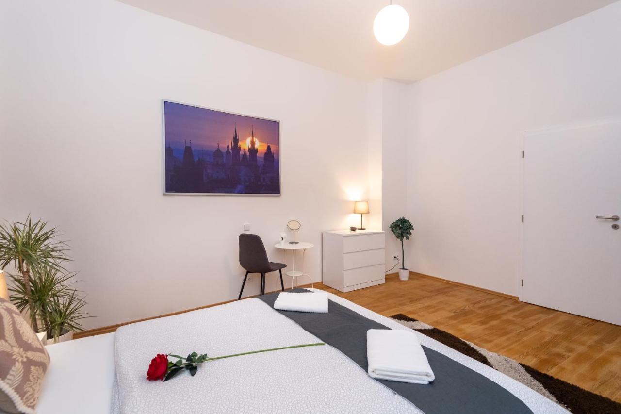 Luxury Apartment In The Center Of Prag Eksteriør billede